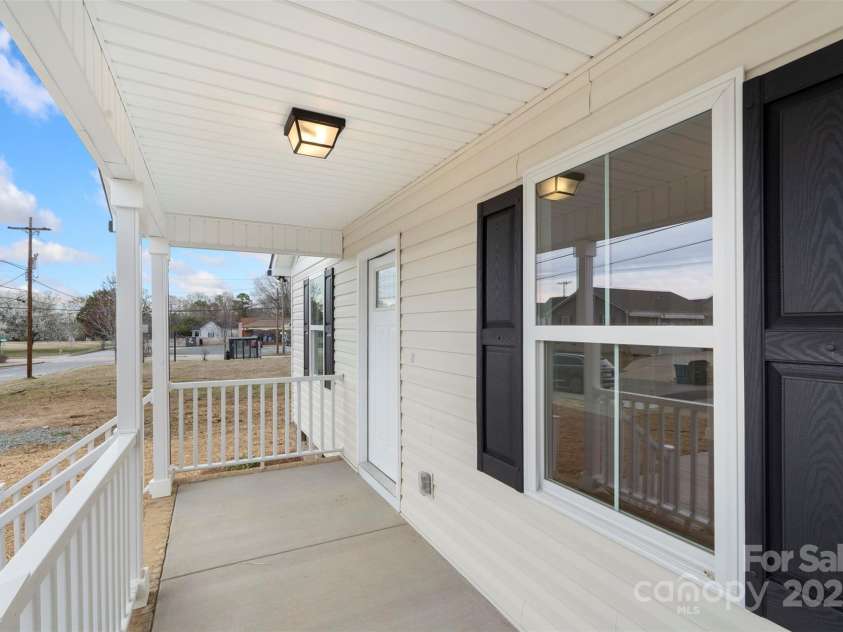 423 N Caldwell Street, Salisbury, NC 28144.  MLS# CAR4232077, YatesRealty ID 10849. 