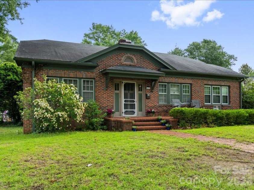 430 3rd Street, Cheraw, SC 29520.  MLS# CAR4357330, YatesRealty ID 10849. 
