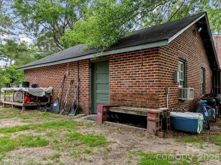 430 3rd Street, Cheraw, SC 29520.  MLS# CAR4357330, YatesRealty ID 10849. 
