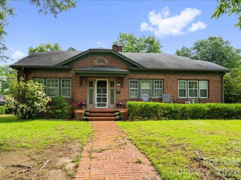 430 3rd Street, Cheraw, SC 29520.  MLS# CAR4357330, YatesRealty ID 10849. 