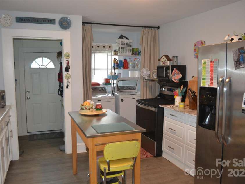 2818 Ridge Avenue, Concord, NC 28025.  MLS# CAR4294735, YatesRealty ID 1085. Kitchen