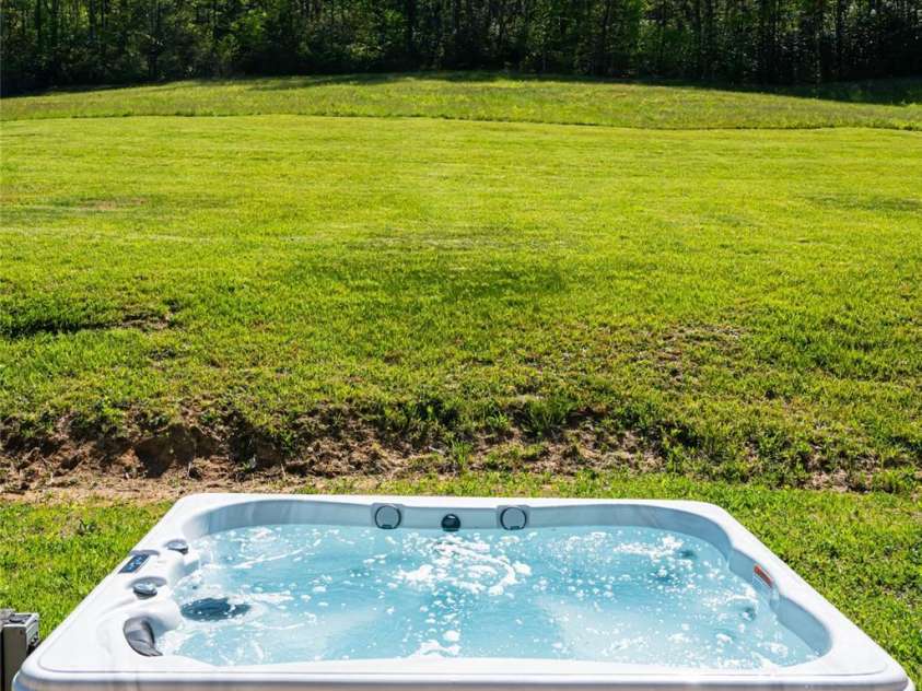 103 Maynards Way, Hendersonville, NC 28792.  MLS# CAR4165451, YatesRealty ID 10851. 