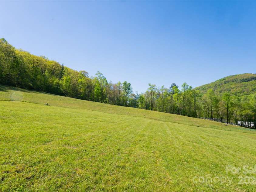 103 Maynards Way, Hendersonville, NC 28792.  MLS# CAR4165451, YatesRealty ID 10851. 