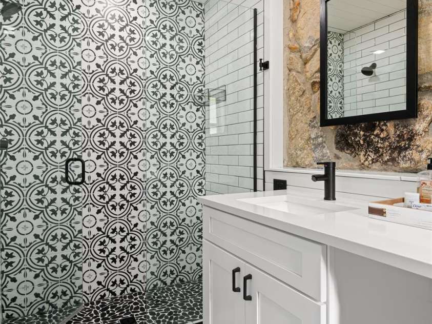 103 Maynards Way, Hendersonville, NC 28792.  MLS# CAR4165451, YatesRealty ID 10851. 