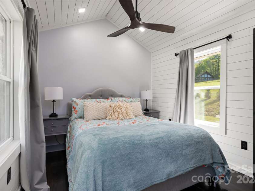 103 Maynards Way, Hendersonville, NC 28792.  MLS# CAR4165451, YatesRealty ID 10851. 