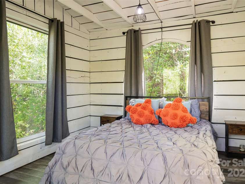 103 Maynards Way, Hendersonville, NC 28792.  MLS# CAR4165451, YatesRealty ID 10851. 