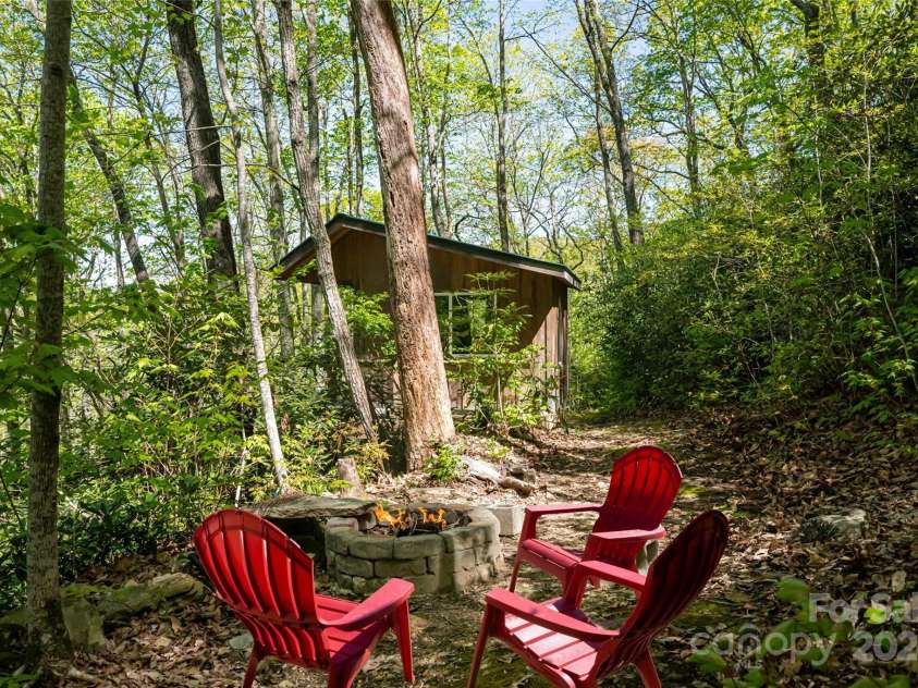 103 Maynards Way, Hendersonville, NC 28792.  MLS# CAR4165451, YatesRealty ID 10851. 