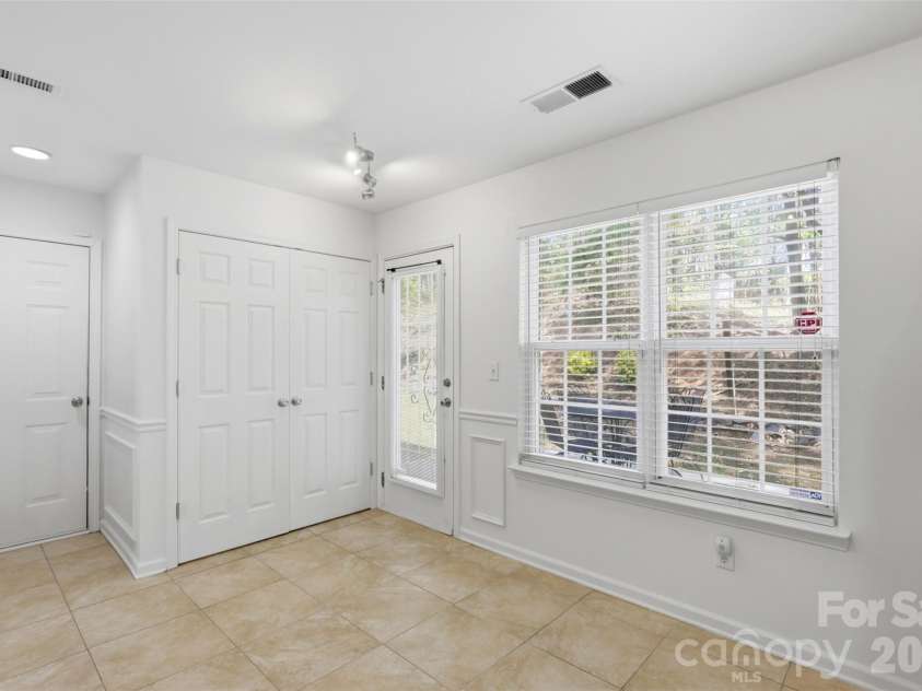 10314 Seedling Lane, Charlotte, NC 28214.  MLS# CAR4366627, YatesRealty ID 10851. 
