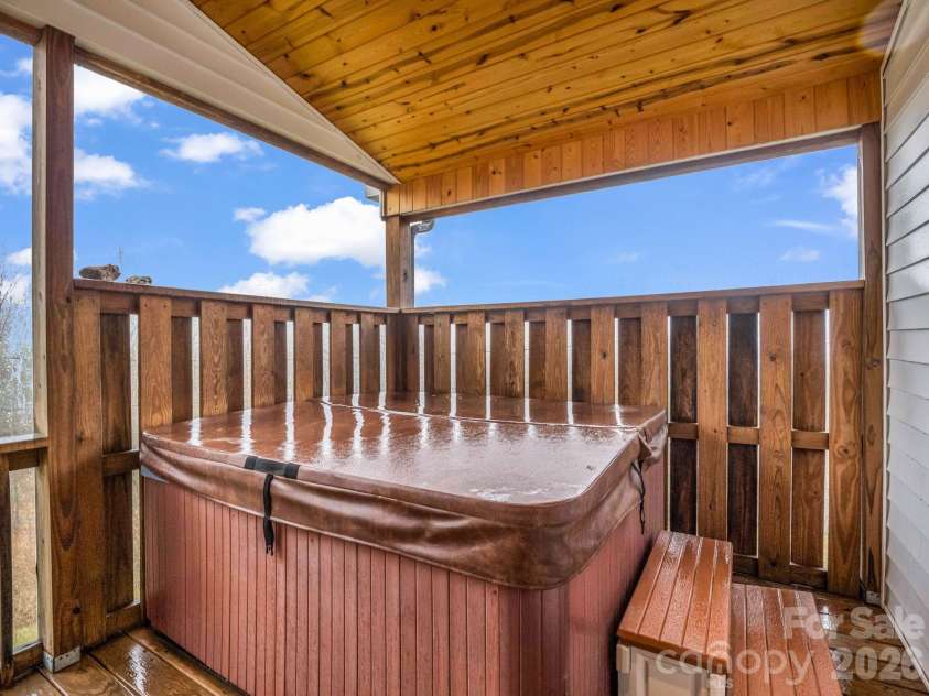 1086 Carters Ridge Road, Spruce Pine, NC 28777.  MLS# CAR4351879, YatesRealty ID 10853. Covered Deck