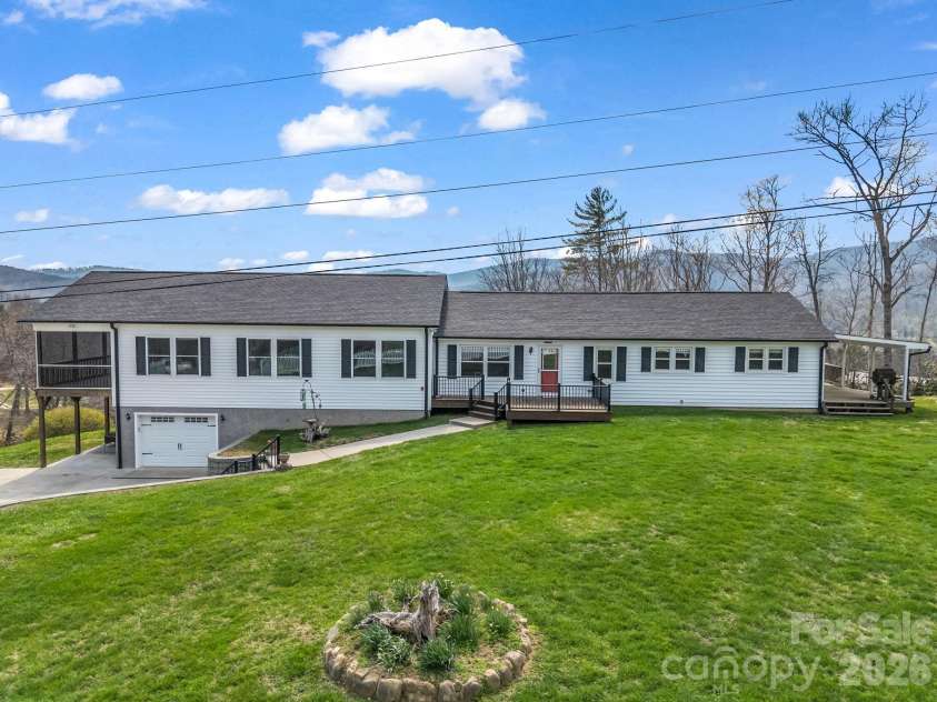 1086 Carters Ridge Road, Spruce Pine, NC 28777.  MLS# CAR4351879, YatesRealty ID 10853. Front
