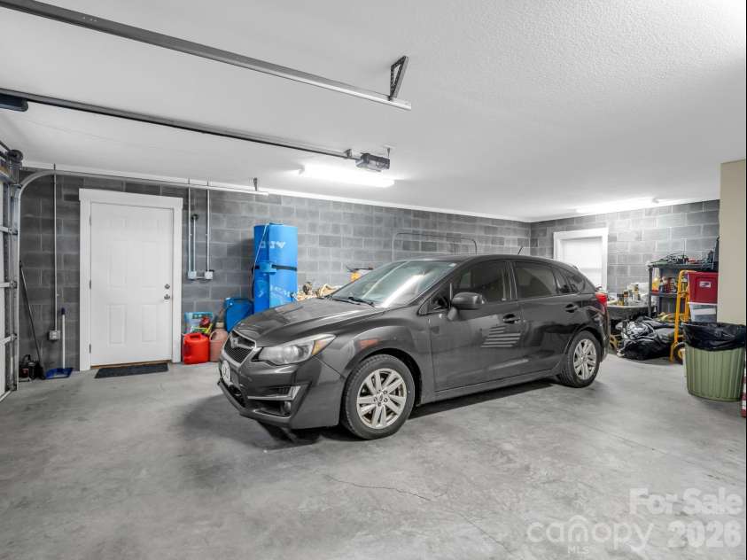 1086 Carters Ridge Road, Spruce Pine, NC 28777.  MLS# CAR4351879, YatesRealty ID 10853. Garage