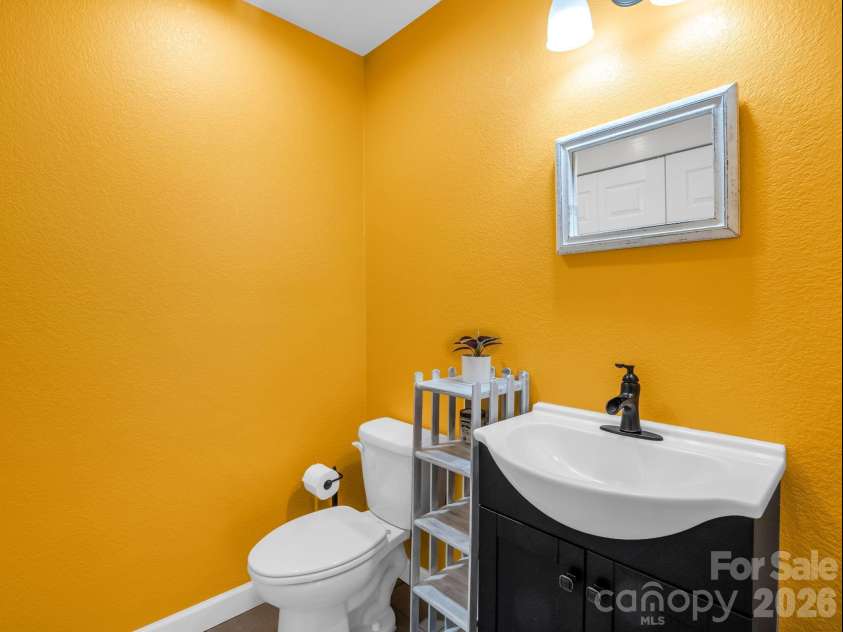 1086 Carters Ridge Road, Spruce Pine, NC 28777.  MLS# CAR4351879, YatesRealty ID 10853. Half Bath