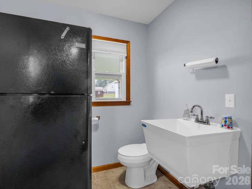 1086 Carters Ridge Road, Spruce Pine, NC 28777.  MLS# CAR4351879, YatesRealty ID 10853. Half Bath/Laundry