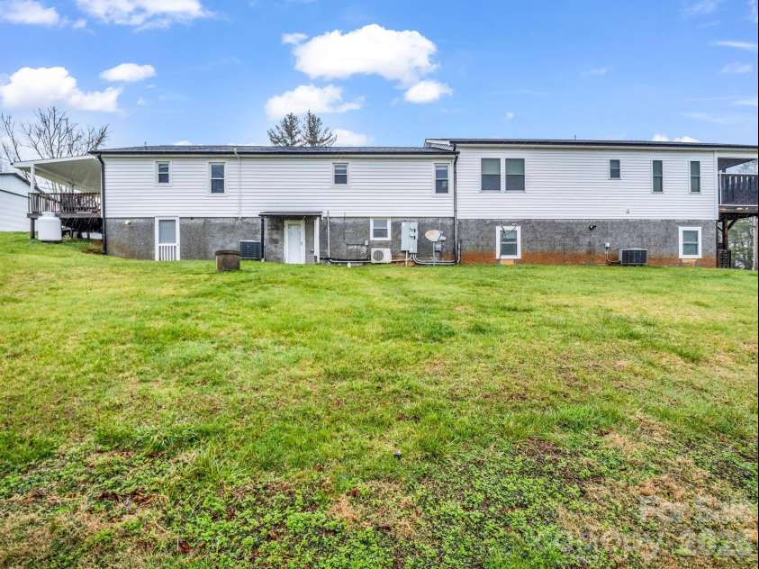 1086 Carters Ridge Road, Spruce Pine, NC 28777.  MLS# CAR4406527, YatesRealty ID 10853. Back