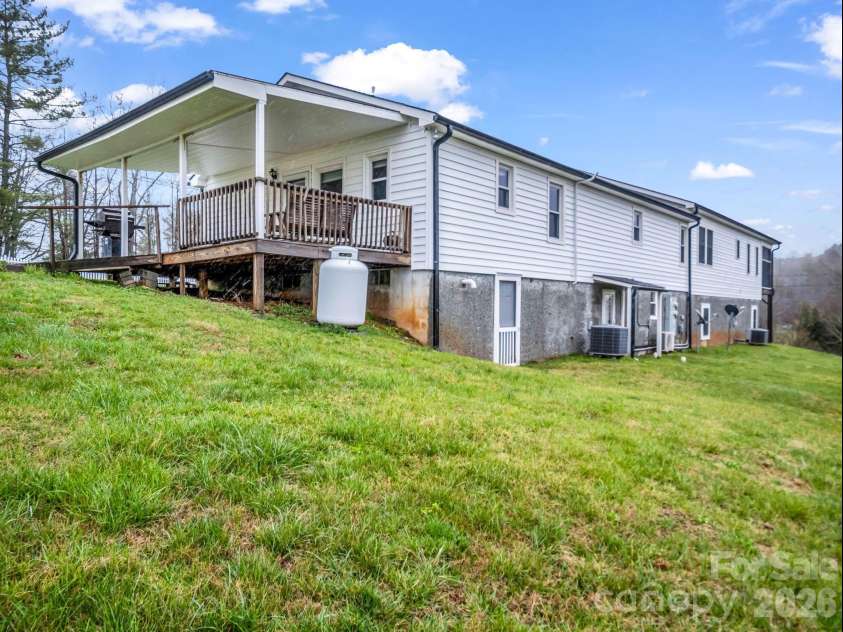 1086 Carters Ridge Road, Spruce Pine, NC 28777.  MLS# CAR4406527, YatesRealty ID 10853. Back Left