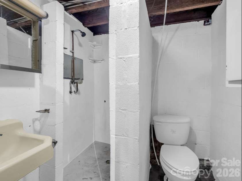 1086 Carters Ridge Road, Spruce Pine, NC 28777.  MLS# CAR4406527, YatesRealty ID 10853. Basement Bathroom