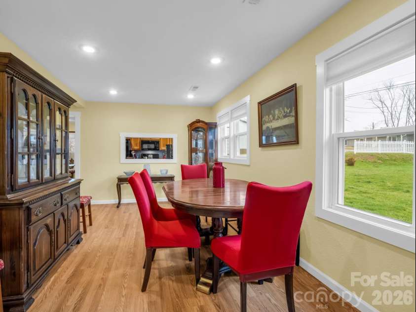 1086 Carters Ridge Road, Spruce Pine, NC 28777.  MLS# CAR4406527, YatesRealty ID 10853. Dining 1