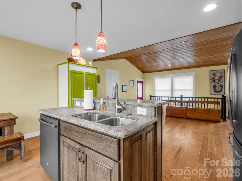 1086 Carters Ridge Road, Spruce Pine, NC 28777.  MLS# CAR4406527, YatesRealty ID 10853. Eat In Kitchen 2