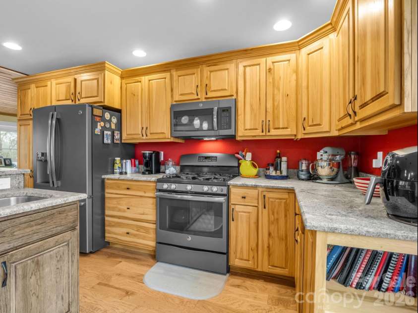 1086 Carters Ridge Road, Spruce Pine, NC 28777.  MLS# CAR4406527, YatesRealty ID 10853. Eat In Kitchen 2