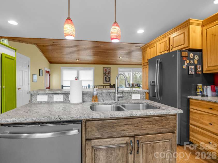 1086 Carters Ridge Road, Spruce Pine, NC 28777.  MLS# CAR4406527, YatesRealty ID 10853. Eat In Kitchen 2