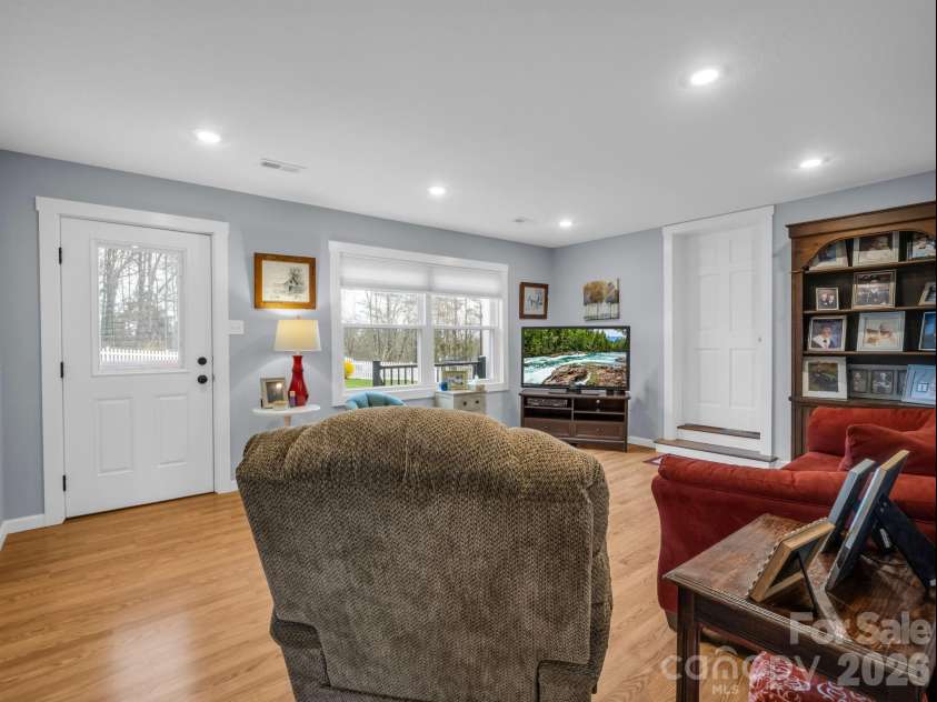 1086 Carters Ridge Road, Spruce Pine, NC 28777.  MLS# CAR4406527, YatesRealty ID 10853. Living Room 1