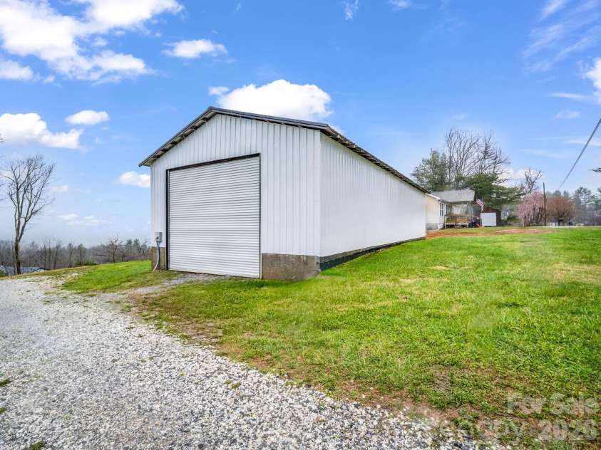 1086 Carters Ridge Road, Spruce Pine, NC 28777.  MLS# CAR4406527, YatesRealty ID 10853. Metal Storage Building