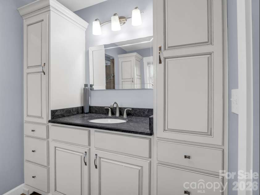1086 Carters Ridge Road, Spruce Pine, NC 28777.  MLS# CAR4406527, YatesRealty ID 10853. Primary Bathroom