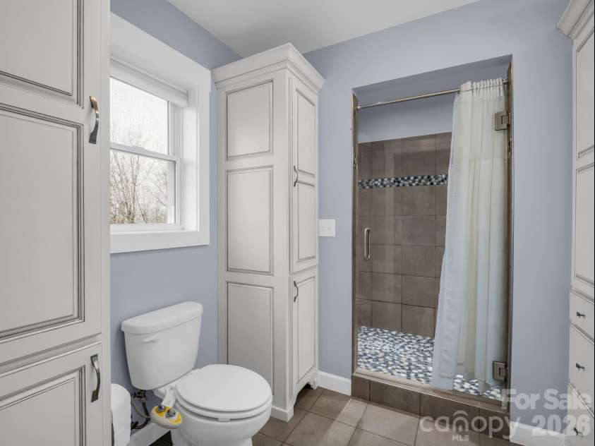 1086 Carters Ridge Road, Spruce Pine, NC 28777.  MLS# CAR4406527, YatesRealty ID 10853. Primary Bathroom