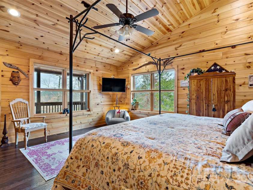 62 Bear Cliff Drive, Nebo, NC 28761.  MLS# CAR4211845, YatesRealty ID 10853. 