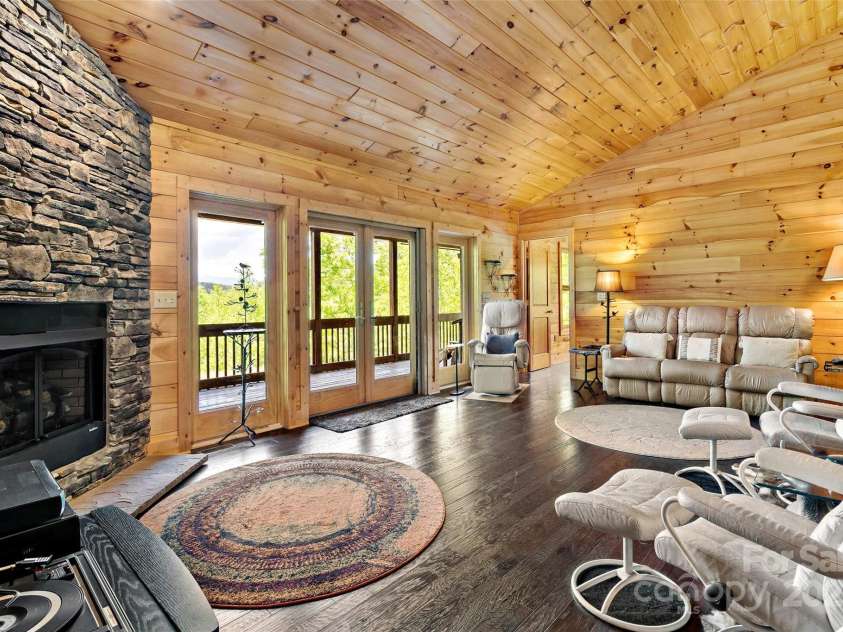 62 Bear Cliff Drive, Nebo, NC 28761.  MLS# CAR4211845, YatesRealty ID 10853. 