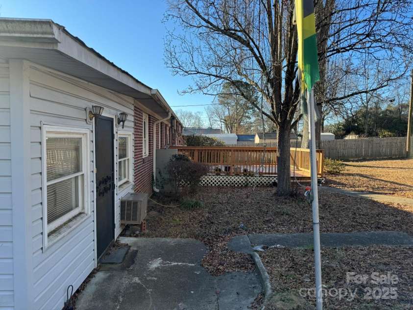 518 Glenn Street, Chester, SC 29706.  MLS# CAR4219425, YatesRealty ID 10854. 