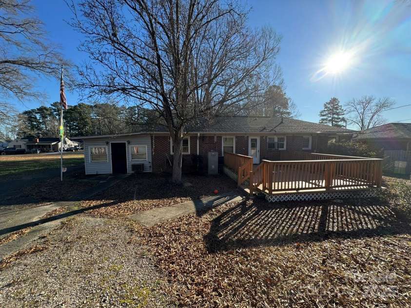 518 Glenn Street, Chester, SC 29706.  MLS# CAR4219425, YatesRealty ID 10854. 