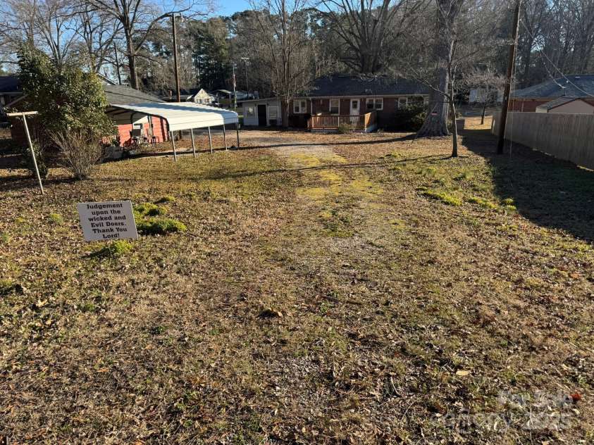 518 Glenn Street, Chester, SC 29706.  MLS# CAR4219425, YatesRealty ID 10854. 