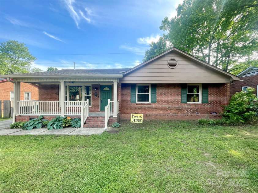 601 Scottsbrook Drive, Charlotte, NC 28213.  MLS# CAR4251801, YatesRealty ID 10855. 