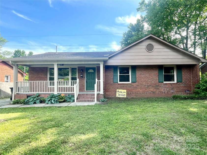 601 Scottsbrook Drive, Charlotte, NC 28213.  MLS# CAR4251801, YatesRealty ID 10855. 