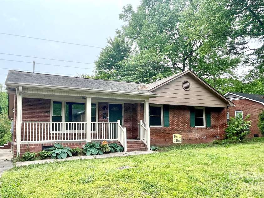 601 Scottsbrook Drive, Charlotte, NC 28213.  MLS# CAR4251801, YatesRealty ID 10855. 