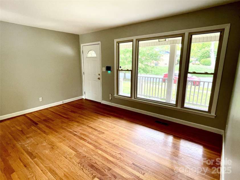 601 Scottsbrook Drive, Charlotte, NC 28213.  MLS# CAR4251801, YatesRealty ID 10855. 