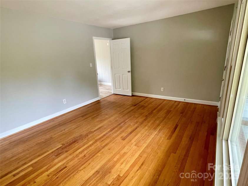 601 Scottsbrook Drive, Charlotte, NC 28213.  MLS# CAR4251801, YatesRealty ID 10855. 