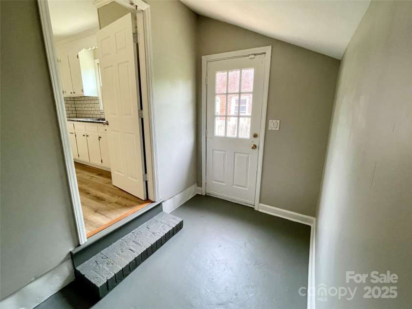 601 Scottsbrook Drive, Charlotte, NC 28213.  MLS# CAR4251801, YatesRealty ID 10855. 