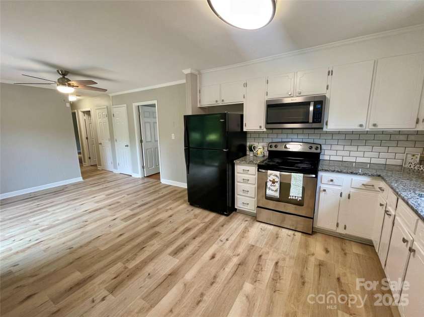 601 Scottsbrook Drive, Charlotte, NC 28213.  MLS# CAR4251801, YatesRealty ID 10855. 