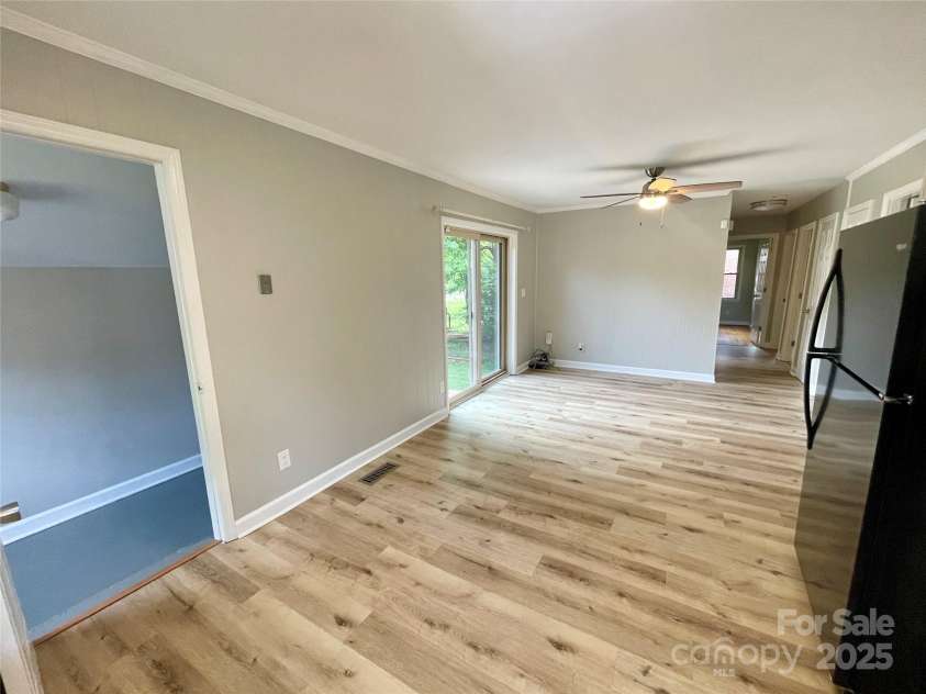 601 Scottsbrook Drive, Charlotte, NC 28213.  MLS# CAR4251801, YatesRealty ID 10855. 