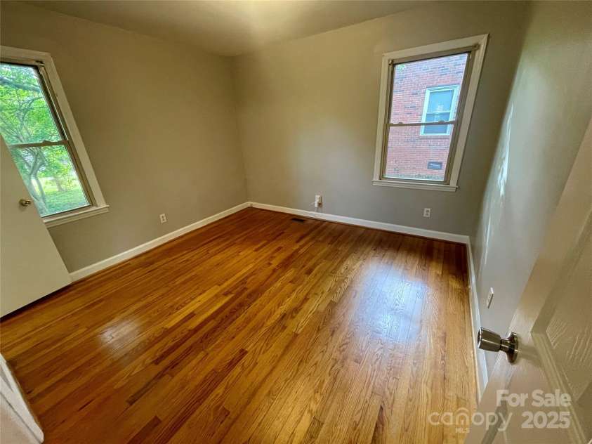 601 Scottsbrook Drive, Charlotte, NC 28213.  MLS# CAR4251801, YatesRealty ID 10855. 