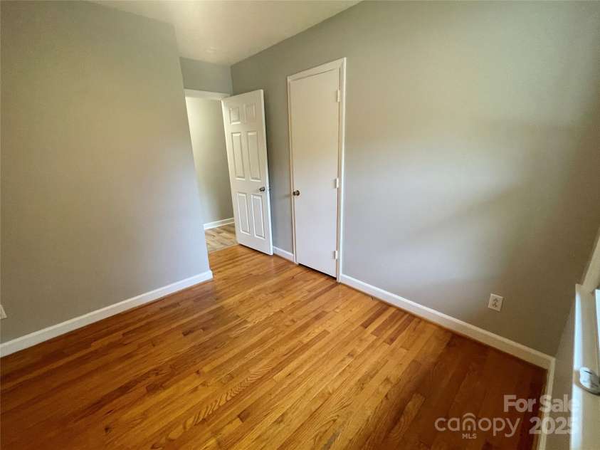 601 Scottsbrook Drive, Charlotte, NC 28213.  MLS# CAR4251801, YatesRealty ID 10855. 
