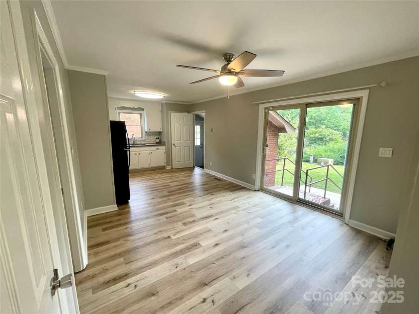 601 Scottsbrook Drive, Charlotte, NC 28213.  MLS# CAR4251801, YatesRealty ID 10855. 