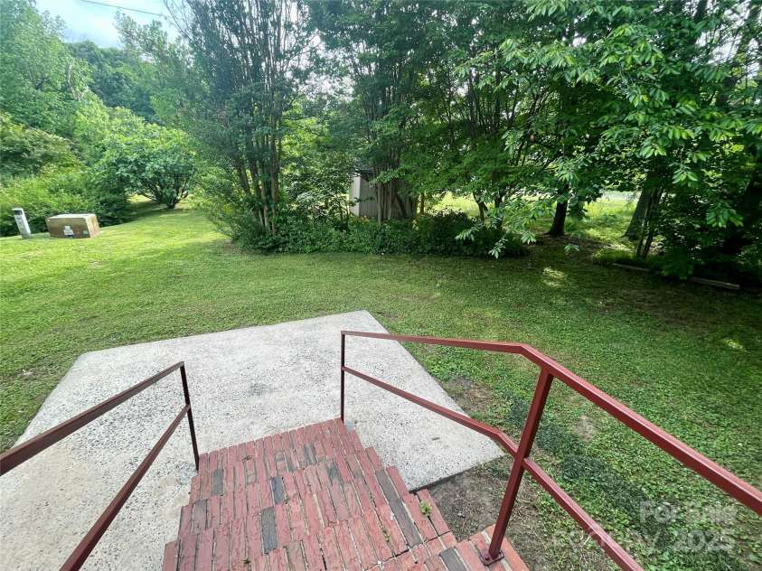 601 Scottsbrook Drive, Charlotte, NC 28213.  MLS# CAR4251801, YatesRealty ID 10855. 