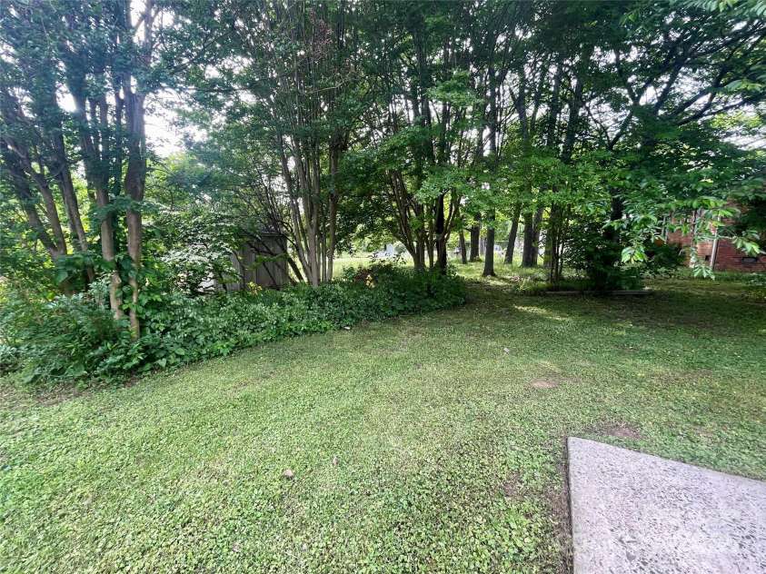 601 Scottsbrook Drive, Charlotte, NC 28213.  MLS# CAR4251801, YatesRealty ID 10855. 