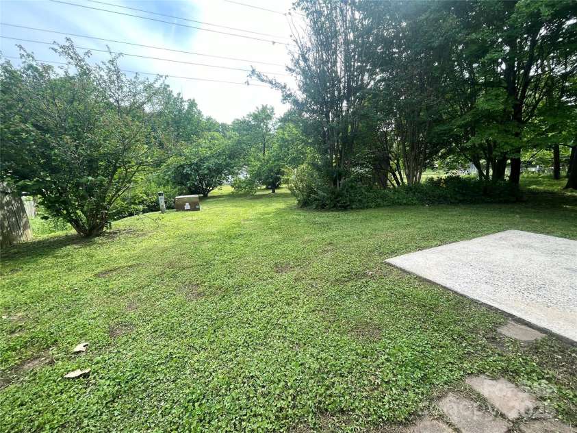601 Scottsbrook Drive, Charlotte, NC 28213.  MLS# CAR4251801, YatesRealty ID 10855. 