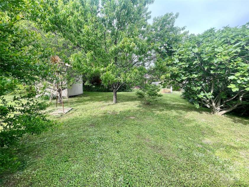 601 Scottsbrook Drive, Charlotte, NC 28213.  MLS# CAR4251801, YatesRealty ID 10855. 