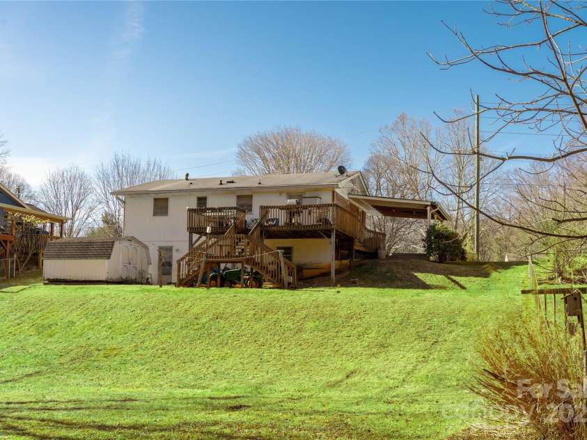 14 Birchwood Lane, Asheville, NC 28805.  MLS# CAR4218890, YatesRealty ID 10856. 