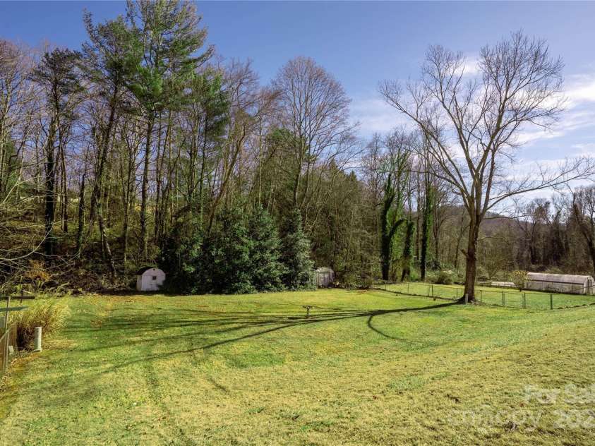 14 Birchwood Lane, Asheville, NC 28805.  MLS# CAR4218890, YatesRealty ID 10856. 